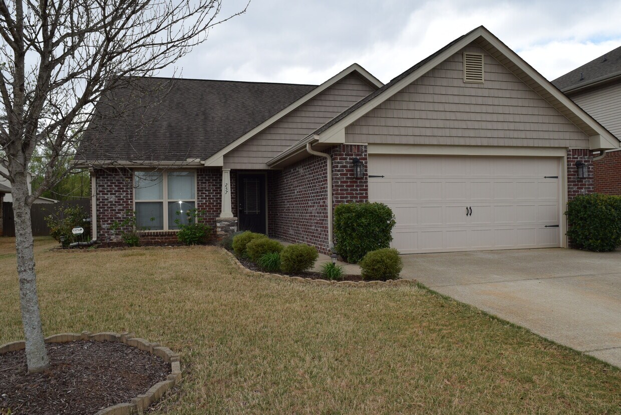 Primary Photo - 257 New Bristol Ln
