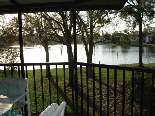 Foto del edificio - 202 Woodlake Wynde