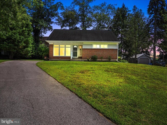 Building Photo - 20 Meadowbrook Ln
