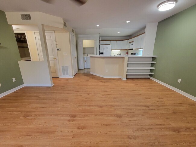 Foto del edificio - Super spacious 1 bedroom condo in South Boulder with reserved parking