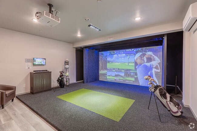 Golf Simulator - Asano on Fourth - Bankers Hill/Little Italy