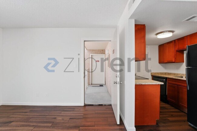 Building Photo - Unit 602
