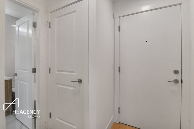 Photo du bâtiment - 1036 Coronation Ave