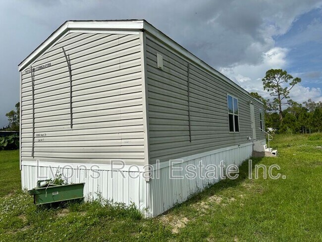 Foto del edificio - 8086 Heck Dr