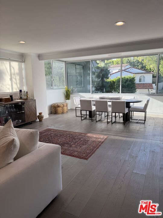 Foto del edificio - 865 Comstock Ave