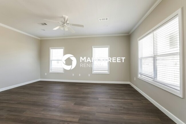 Building Photo - 4 Bedroom Pet-Friendly Home in North Port, FL with Main Street Renewal