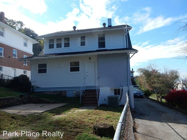 Building Photo - 518 Linden St SE