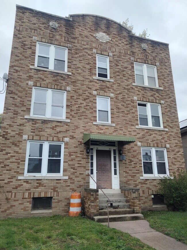 Building Photo - 76 Kibbe St