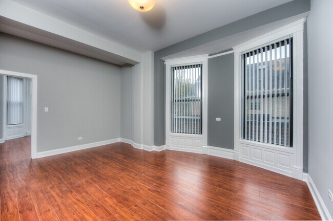 Building Photo - 1153 W Diversey Pkwy