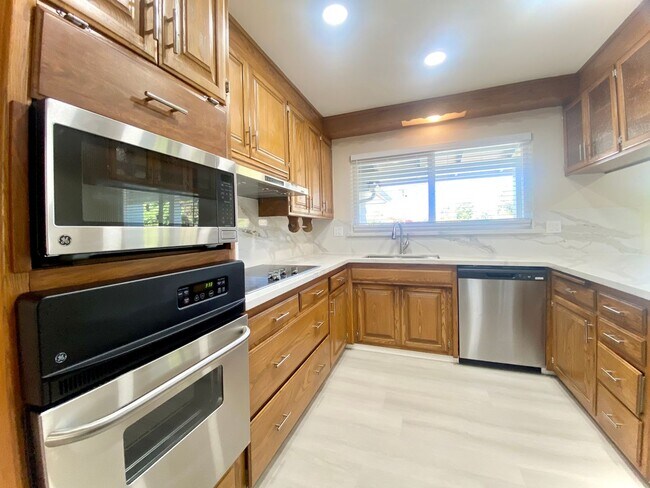 Building Photo - Spacious 3-Bed, 2.5-Bath Home in Fremont’s...