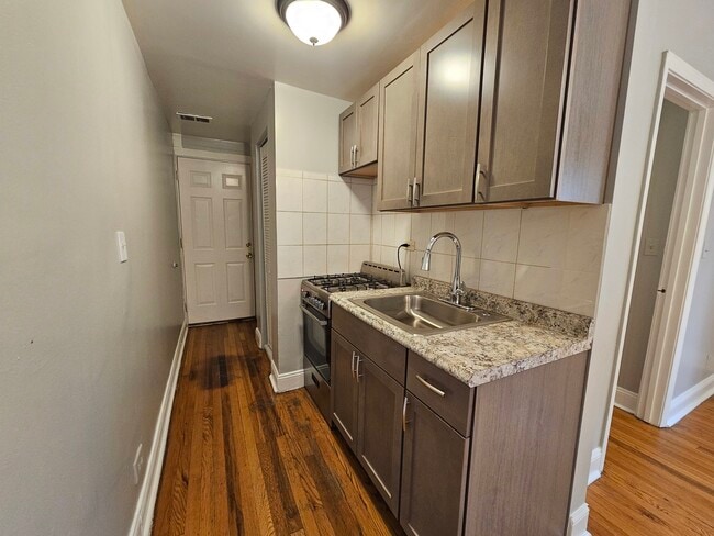 Foto del edificio - 4837 N Kimball Ave