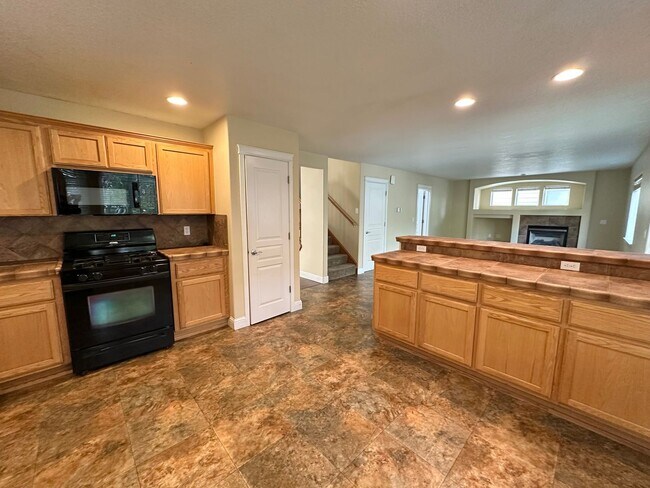 Foto del edificio - 4 Bedroom Cornelius Home in Hobbs Farm!