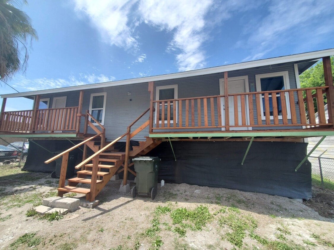 1621 6th St, Corpus Christi, TX 78404 Townhome Rentals in Corpus