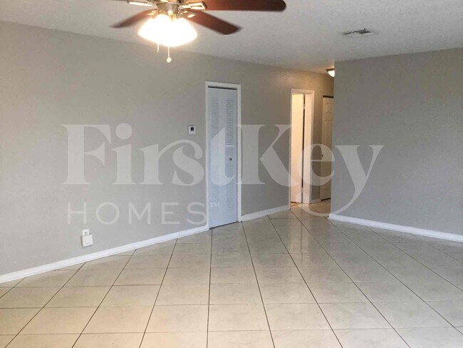 Foto del edificio - 3549 SW 16th St