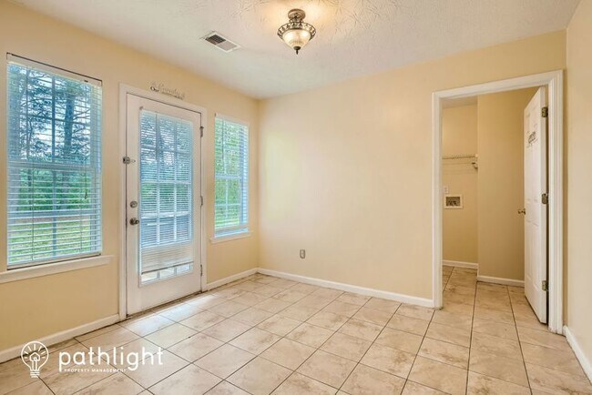 Building Photo - 519 Carlton Dr