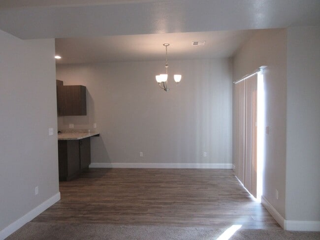Foto del edificio - Newer townhome in the heart of Cedar City! Short Term Available.