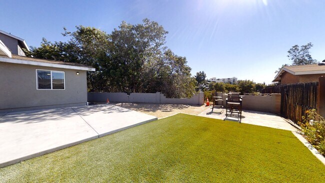 Foto del edificio - 7BD/3BA, Big Driveway!! (Lease out, pendin...
