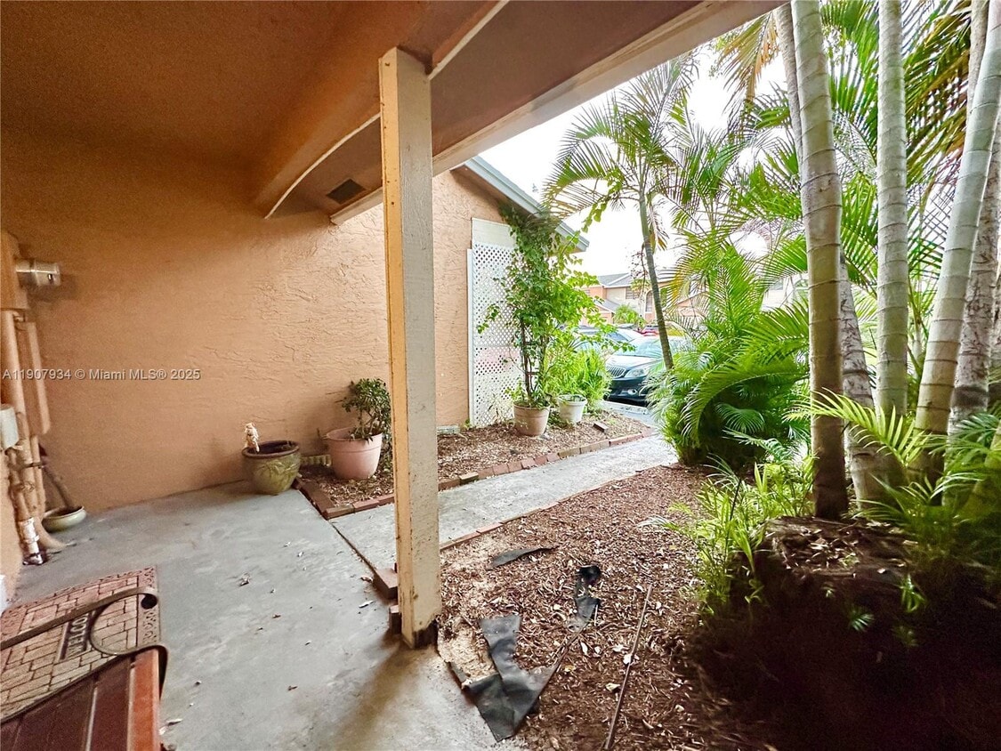 Primary Photo - 10554 NW 3rd St