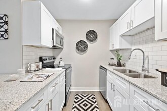 Building Photo - 1000 Pheasant Hollow Dr