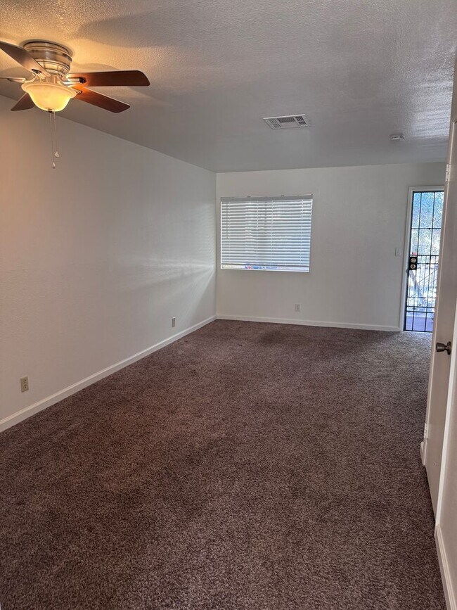 Foto del edificio - 2 bedroom, 1.5 baths, Boulder Hills condo