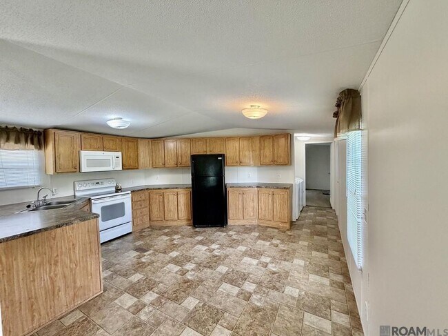 Foto del edificio - 44126 Loop Rd