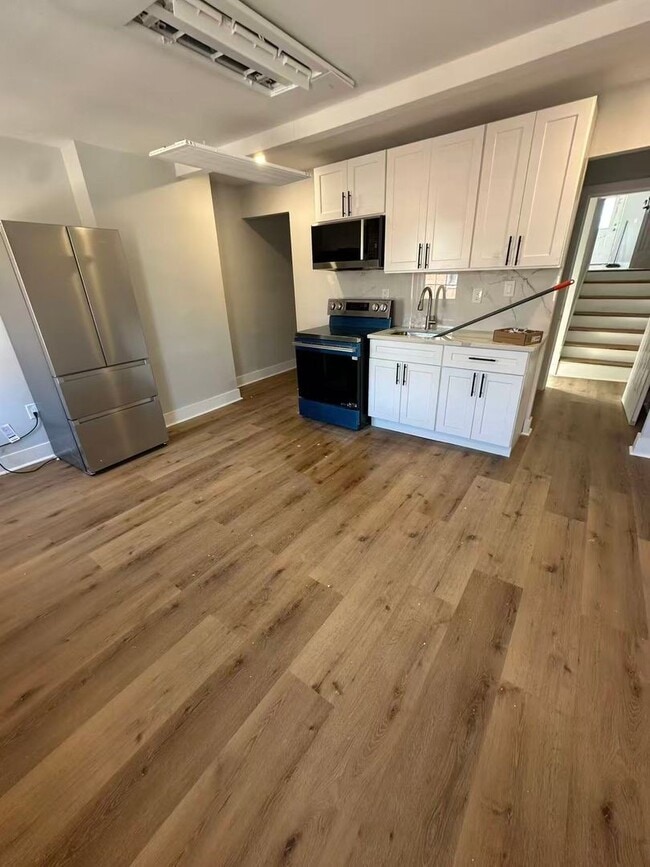 Building Photo - 430 Dickinson St