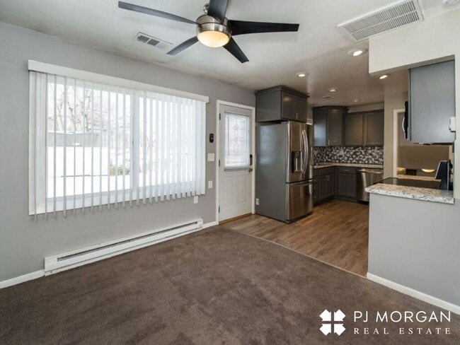 Building Photo - 3 bedroom, 1.5 bath House For Lease