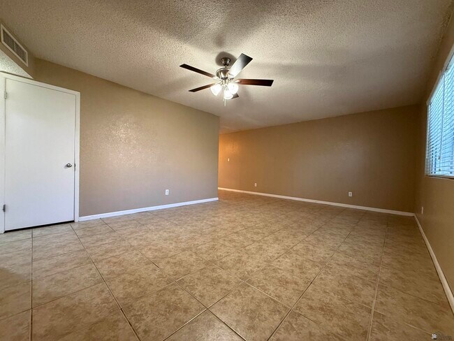 Foto del edificio - 2490 W Yowell Ct