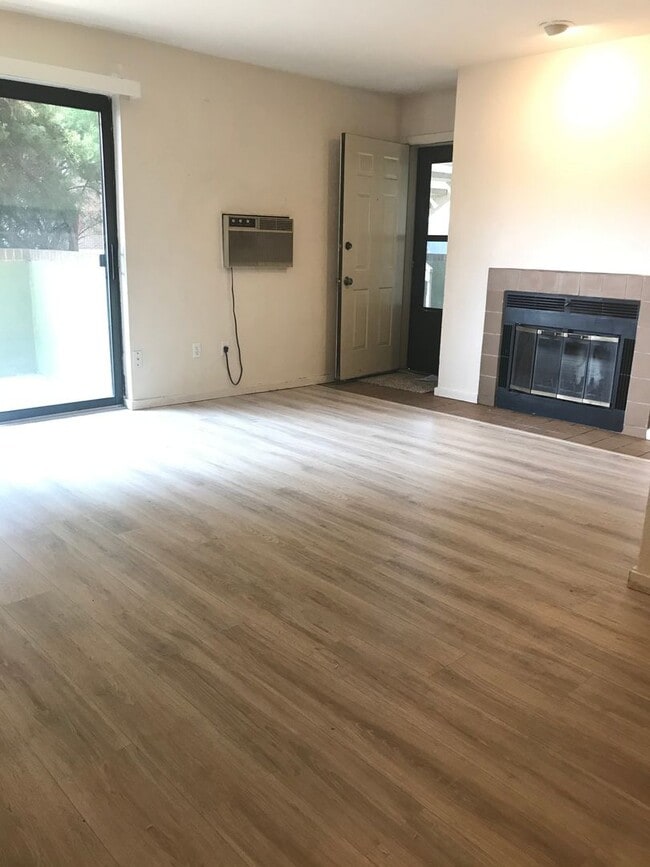 Building Photo - Two Bedroom Condo At Aspen Grove In North Boulder