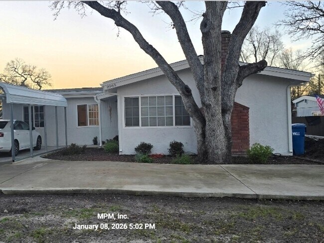 Foto del edificio - 3 bedroon 2 bath home