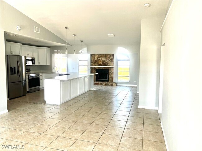 Foto del edificio - 709 SW 23rd Terrace