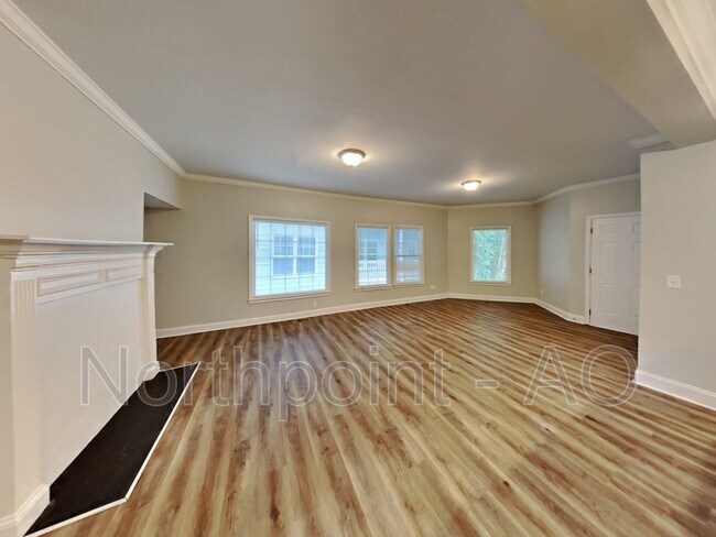 Building Photo - 992 Lena St NW