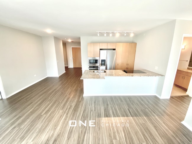 Photo - 190 E Illinois St Apartment