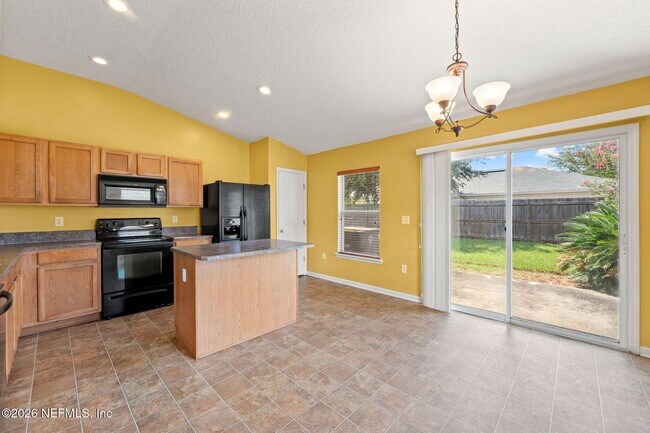Foto del edificio - 11509 Brian Lakes Dr N