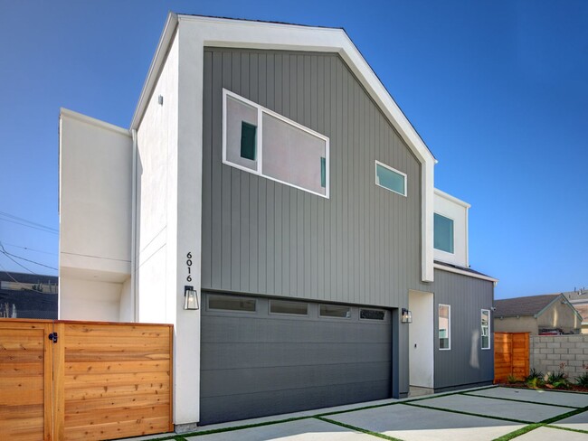 Photo - 6016 - 6018 Comey Ave Townhome
