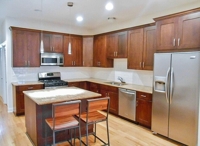 Photo - 1401 W Altgeld St Apartment