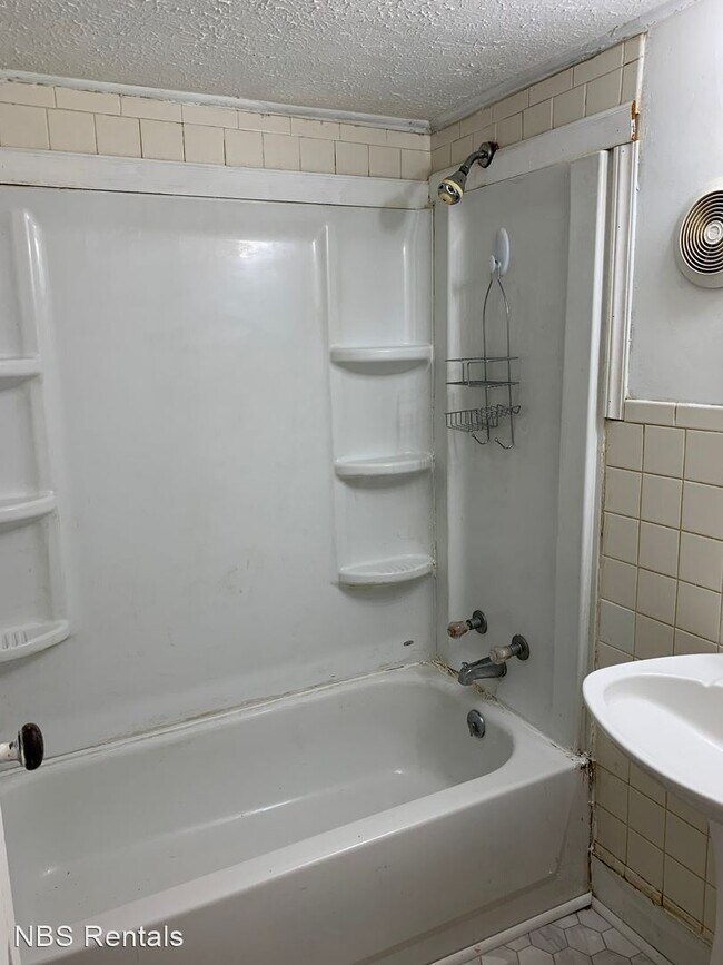 Building Photo - 2 br, 1 bath House - 1894 Seabury Avenue