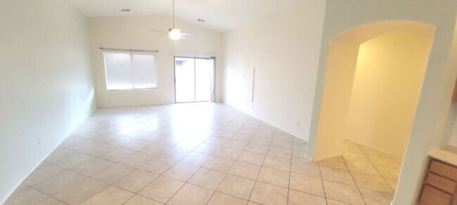 Building Photo - Maricopa Meadows