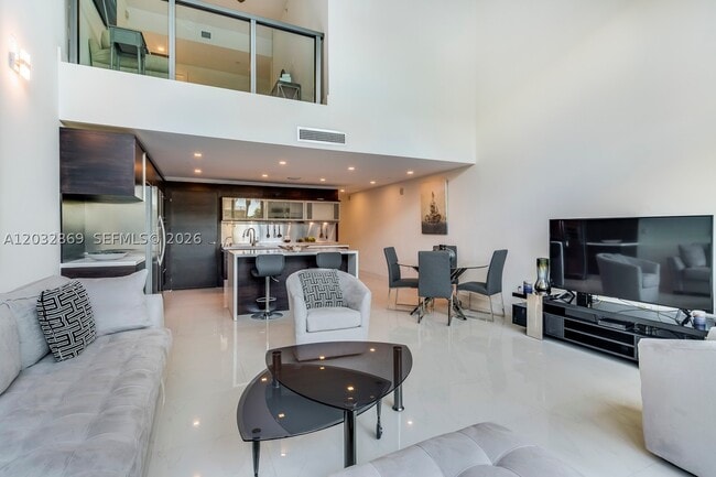 Building Photo - 6000 Collins Ave