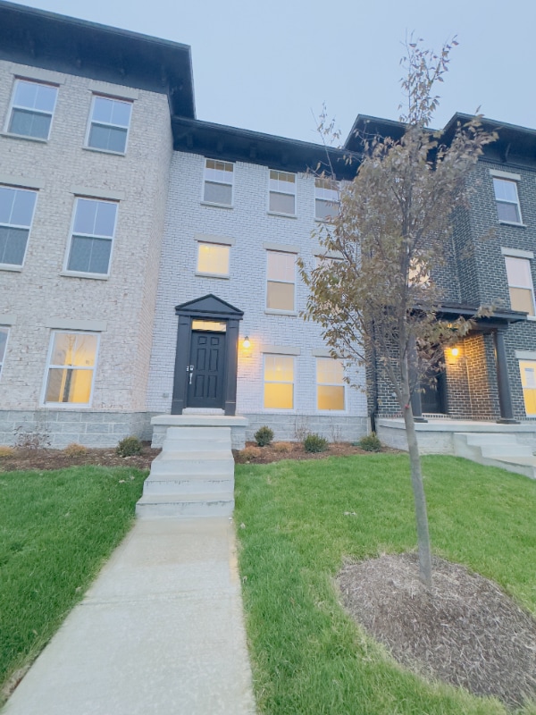 Building Photo - 4883 Gilbert Dr