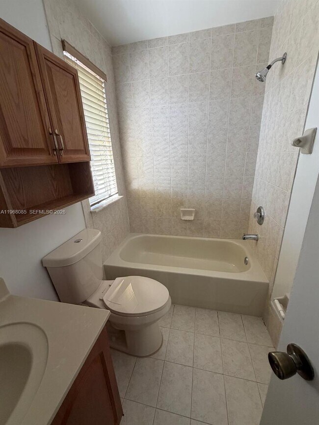 Foto del edificio - 7100 NW 177th St