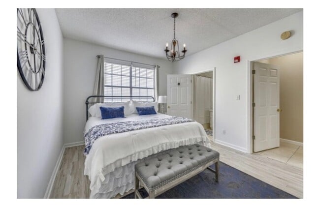 Building Photo - 320 Scenic Gulf Dr