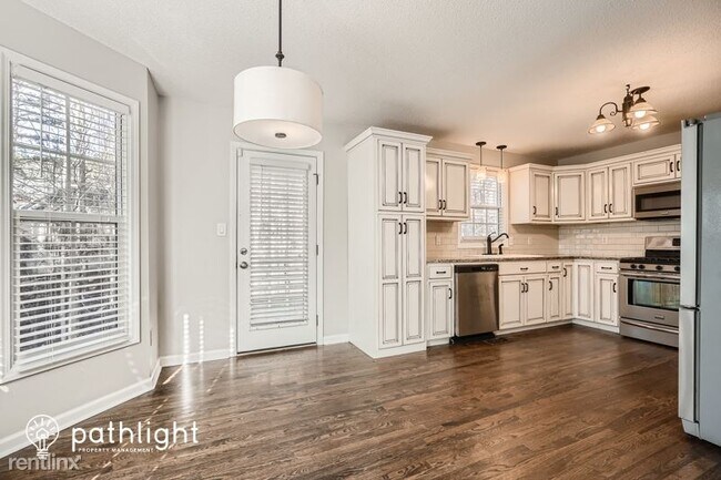 Building Photo - 4 br, 2.5 bath House - 1 Bainbridge Drive ...
