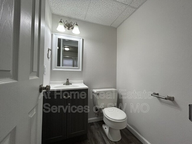 Building Photo - 3353 E Linwood St