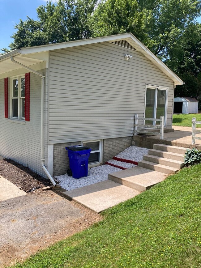 Building Photo - Point Of Rocks Rental