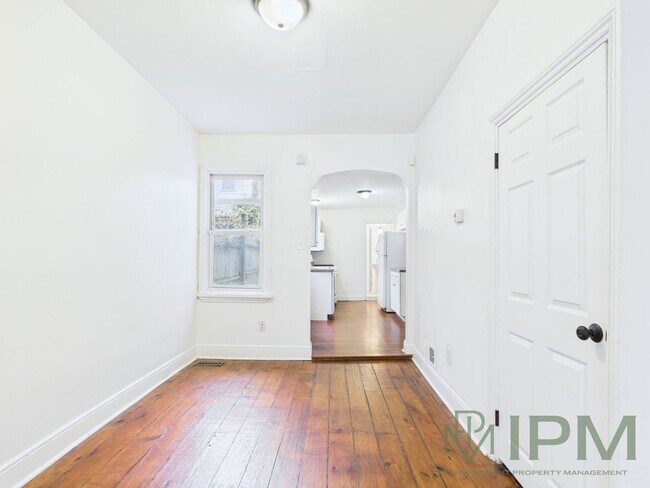 Foto del edificio - Available Now! Charming 3 Bedroom, 1.5 Bat...