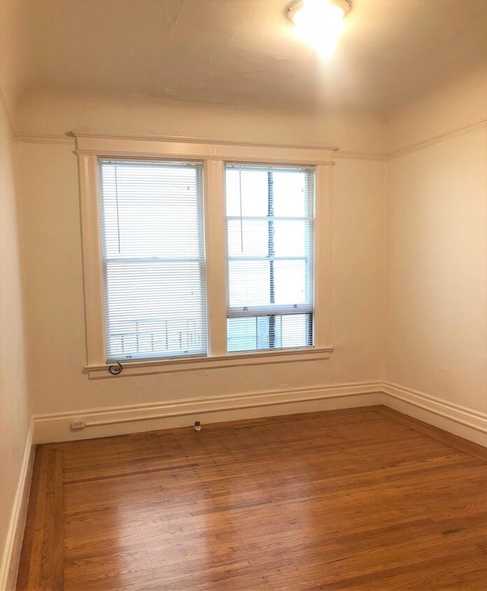 Building Photo - Bright Studio Apt for Rent in Lower Nob Hill