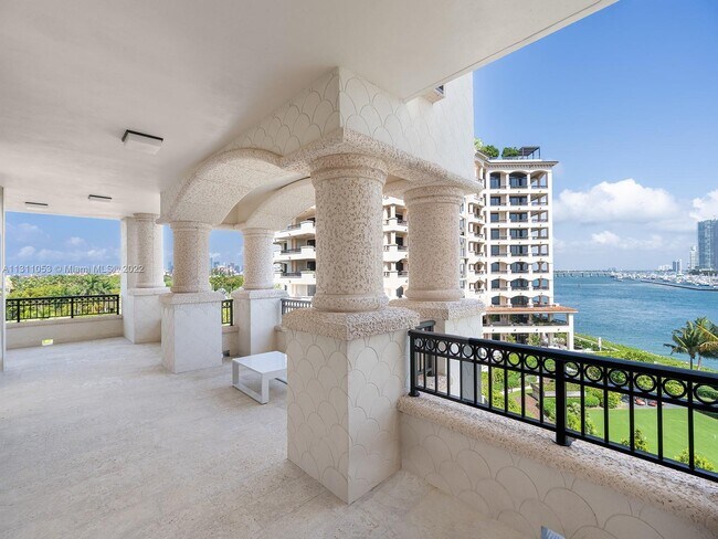 Building Photo - 7051 Fisher Island Dr