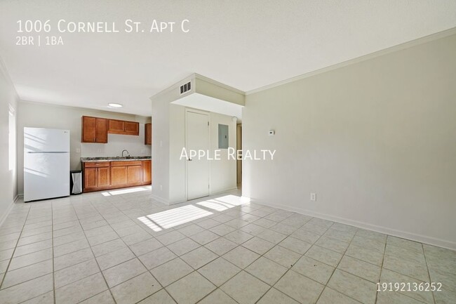 Building Photo - 2 Bedroom 1 Bath Unfurnished unit is Avail...