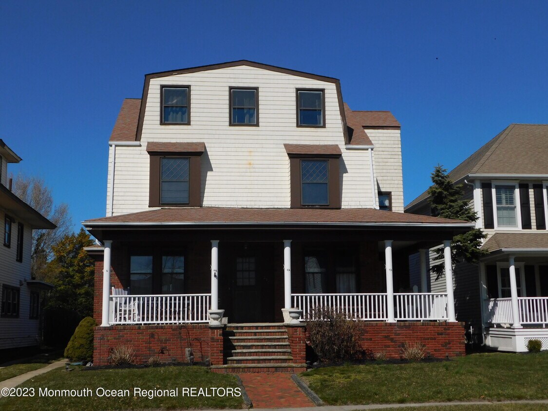 Primary Photo - 216 4th Ave